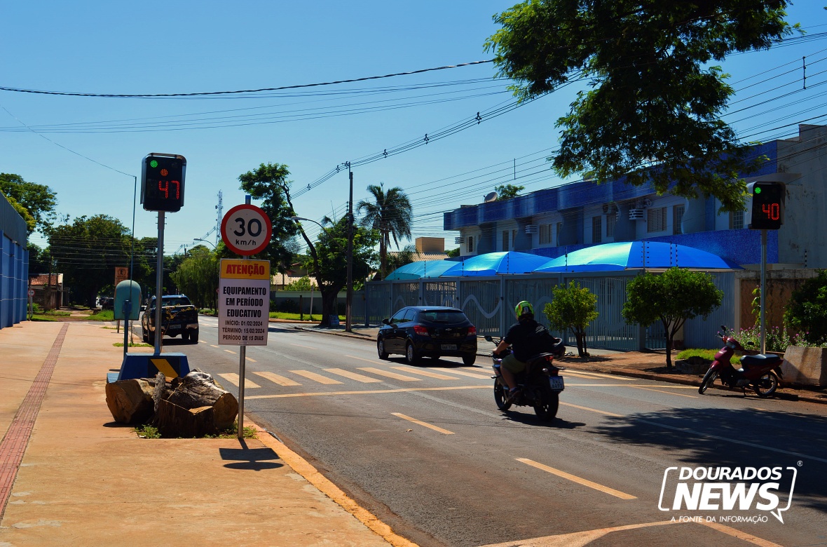 Lombadas eletrônicas são reativadas em frente a escolas e multas serão emitidas ainda em fevereiro