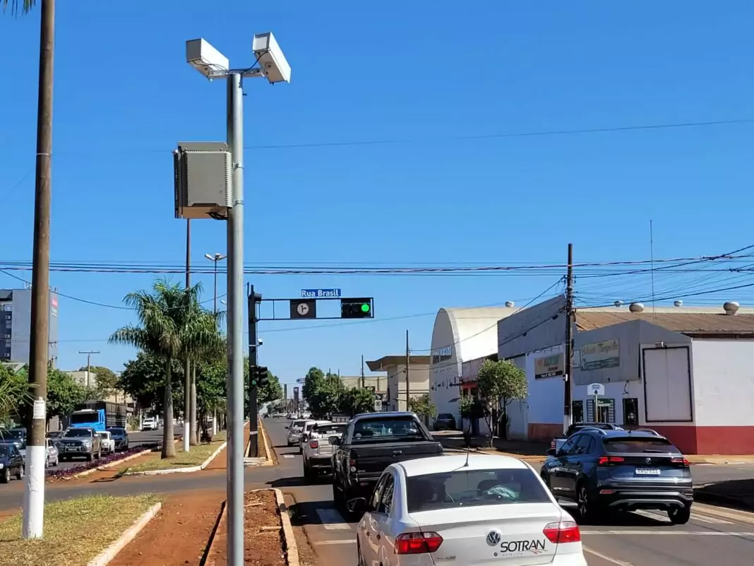 Multas em lombadas eletrônicas e em semáforos começam a ser aplicadas a partir do dia 16