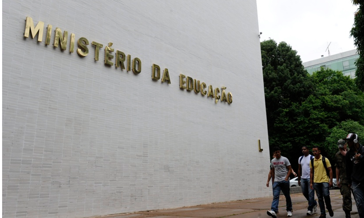 MEC confirma reajuste de 3,62% no piso dos professores, abaixo da inflação