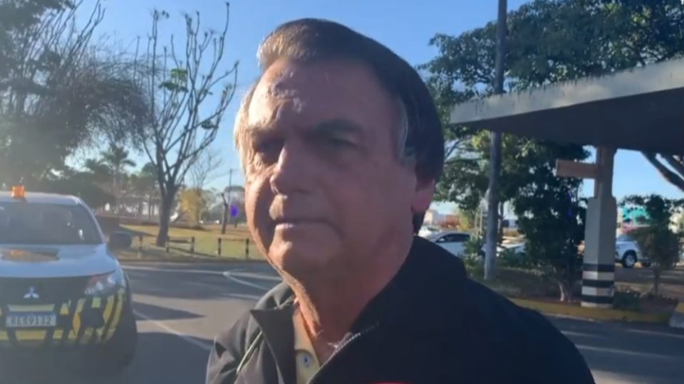 Defesa de Bolsonaro afirma que suposta minuta foi entregue por advogado