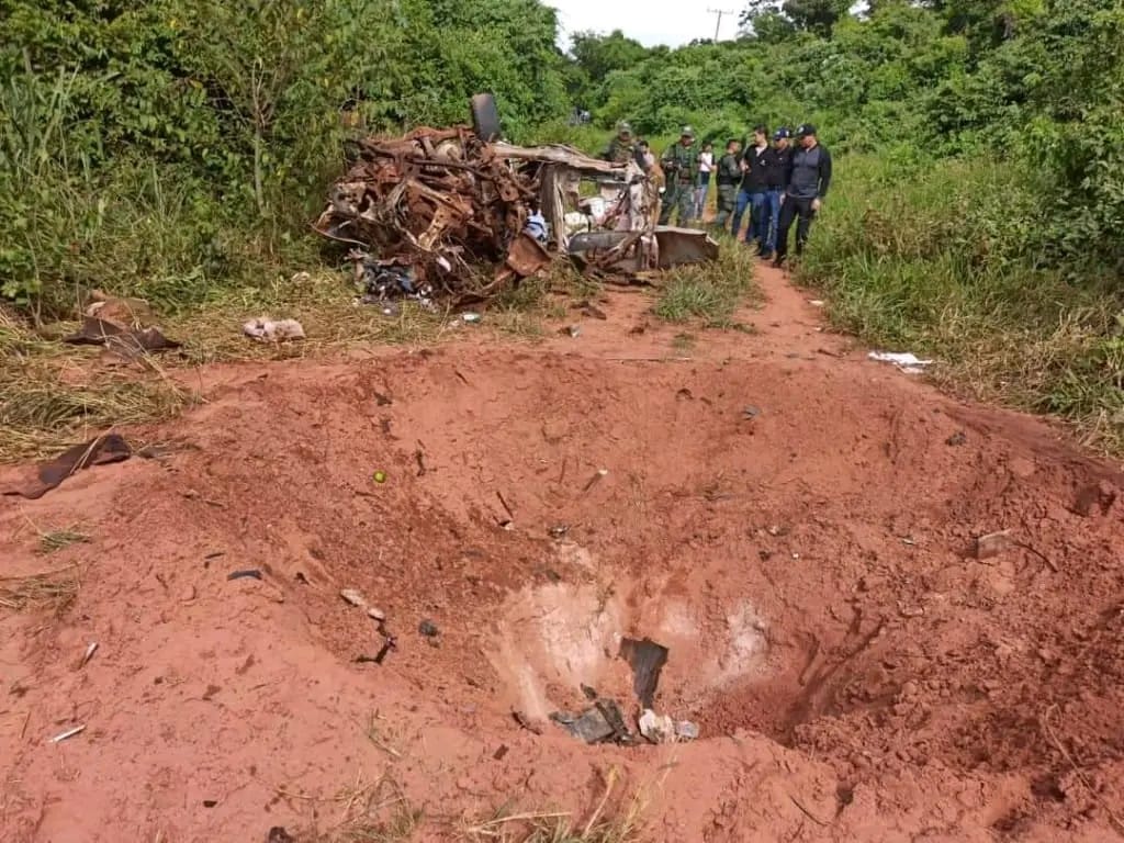 HILUX LOTADA DE MACONHA É DESTRUIDA EM EXPLOSÃO E 3 MORREM