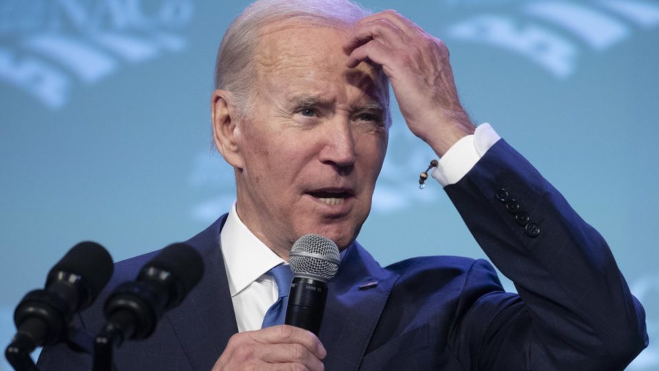 “Descomprometidos”: eleitores democratas fazem voto de protesto contra Biden nas primárias do Michigan