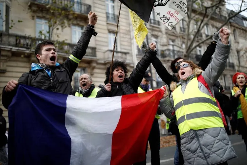 Pelo menos 150 detidos em protestos após morte de jovem às mãos da polícia francesa