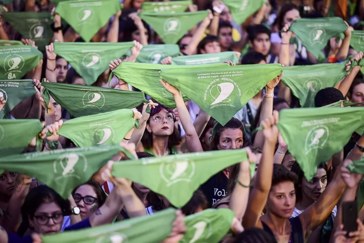 Como aliados de Milei atuam para revogar direito ao aborto na Argentina