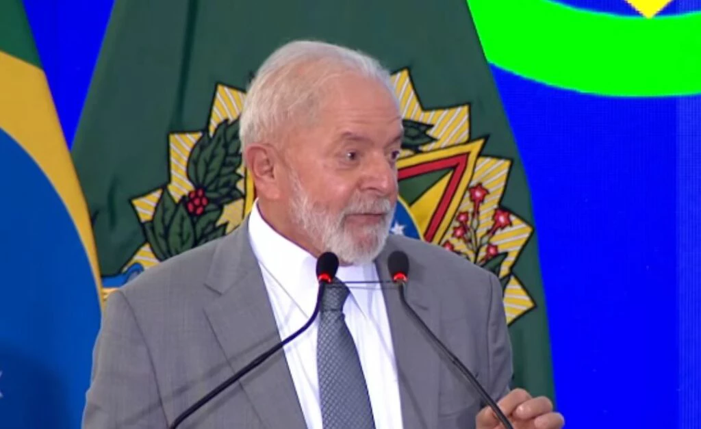 Lula diz que vai “encher o saco” do iFood para regulamentar apps