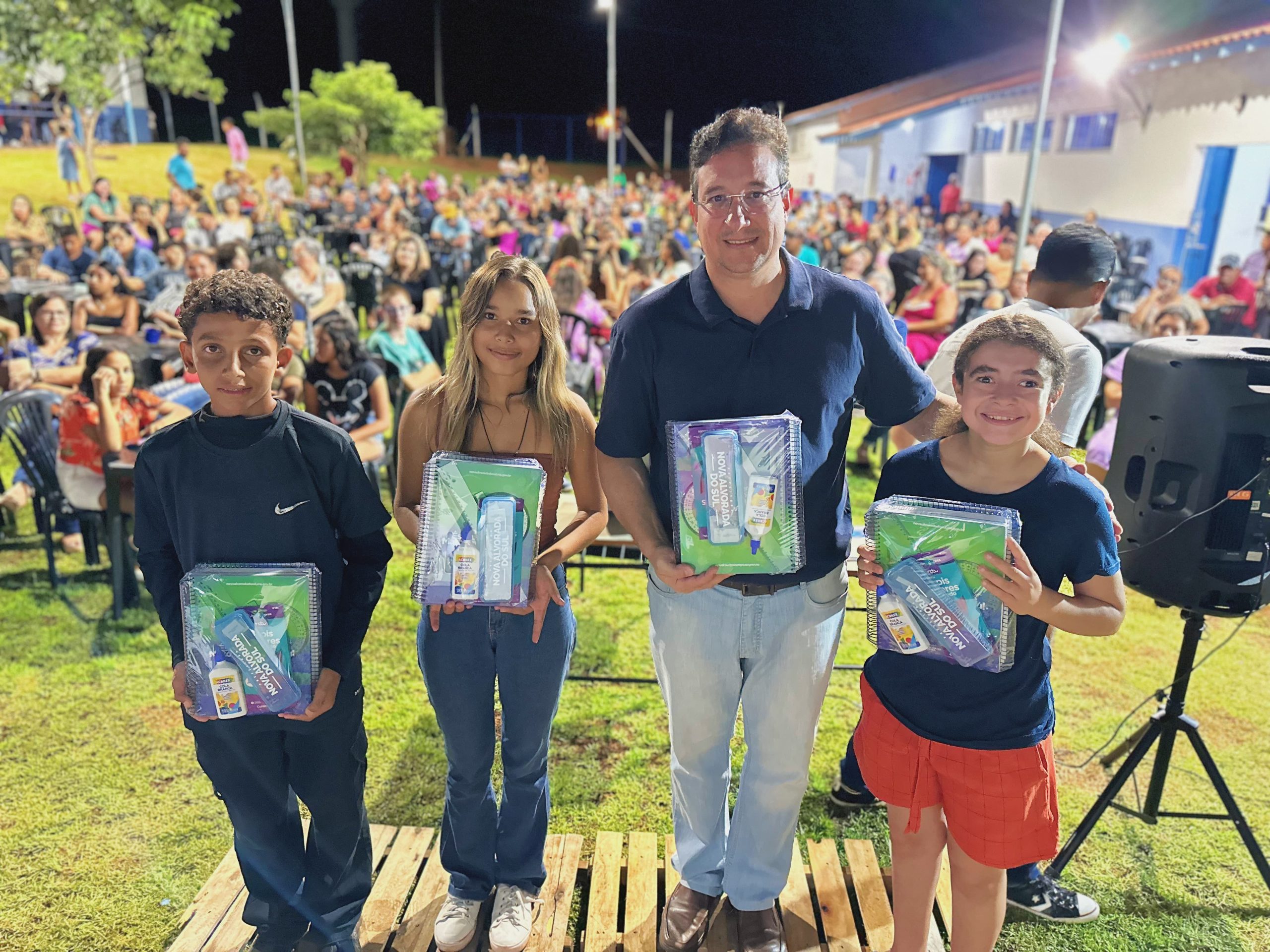 Prefeitura de Nova Alvorada do Sul entrega mais de 4,2 mil kits escolares para alunos da rede municipal