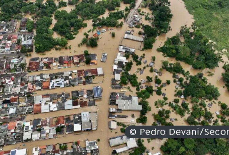 Enchentes levam governo do Acre a decretar emergência em saúde pública