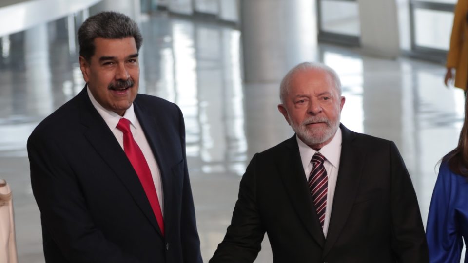 Lula confirma reunião com Maduro, mas diz que não vai discutir disputa com a Guiana