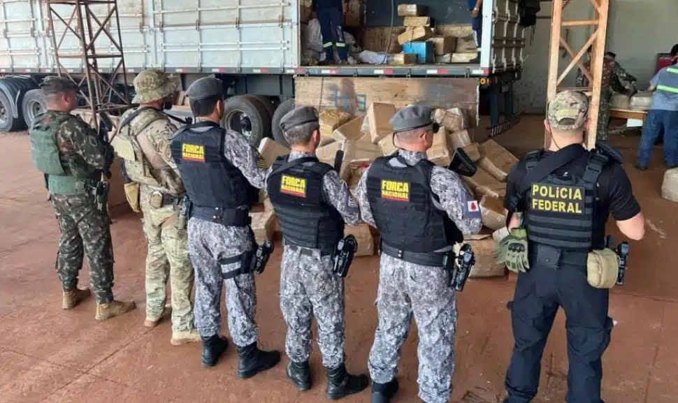 Polícia Federal incinera 13 toneladas de drogas na fronteira com o Paraguai