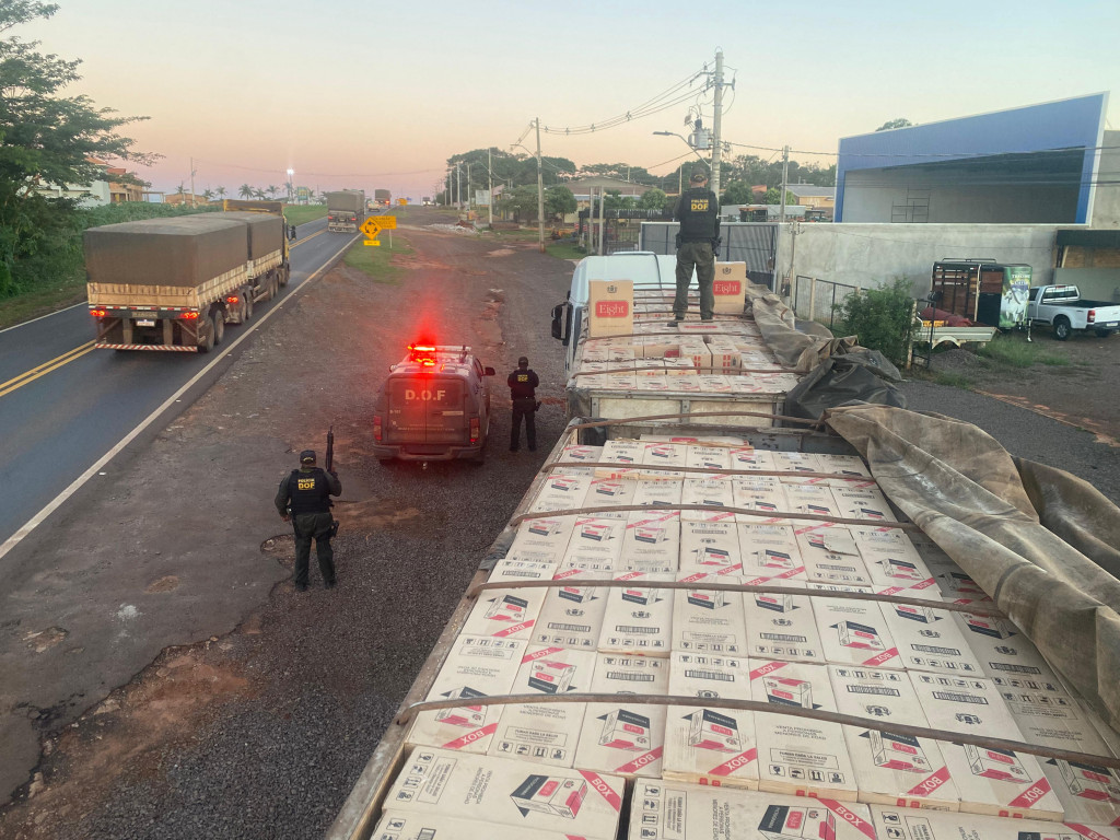 Motorista de carreta é preso com carga de cigarros avaliada em R$ 2,9 mi