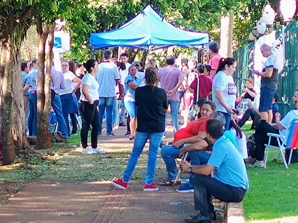 Greve dos técnicos da UFGD entram no 2º mês com bloqueio na entrada da reitoria