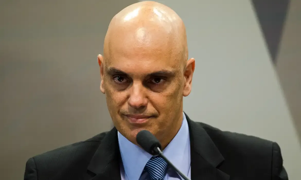 Moraes suspende leis municipais que proíbem linguagem neutra em escolas e administração pública