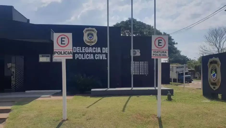 Na saída de academia, mulher é sequestrada e tem camionete roubadaAinda não há informação se o bandido foi identificado e preso nem se a Toyota Hilux branca foi localizada