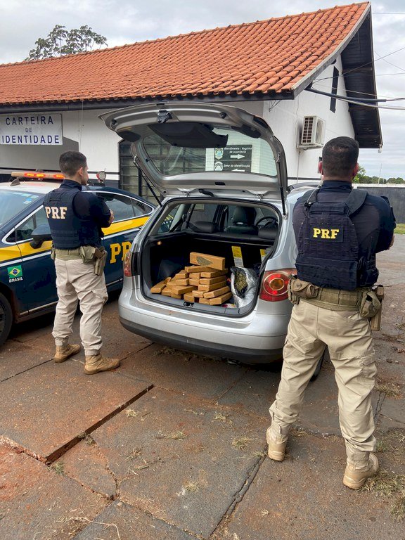 PRF apreende 47,1 kg de maconha e skunk em Caarapó