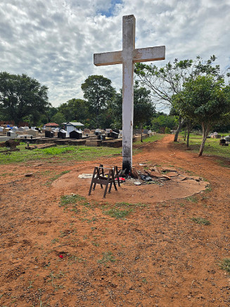 Túmulos são violados e corpos furtados de cemitério na fronteira de MS