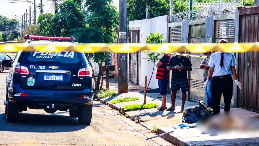 Homem é executado com 4 tiros em frente à casa da ex-namorada