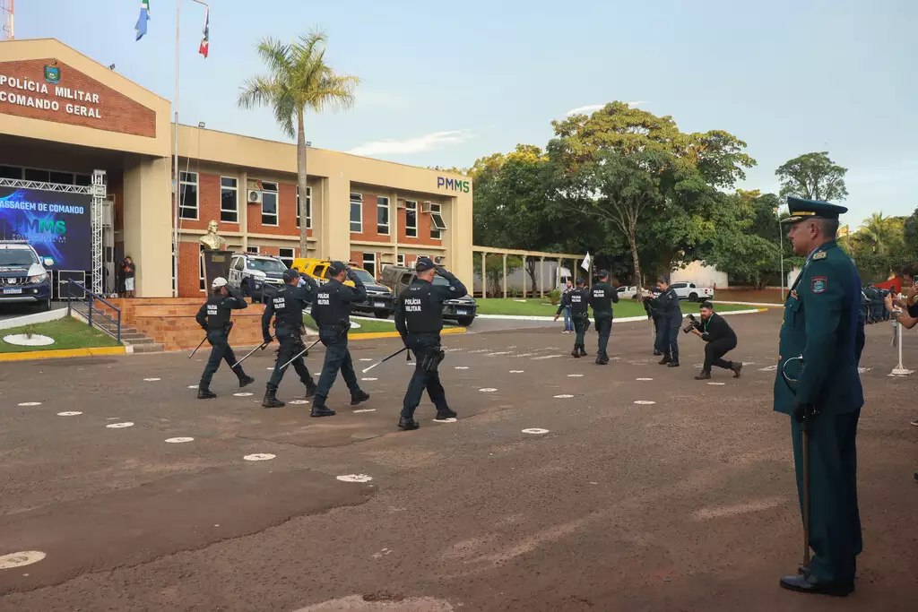 Condenada a quase 2 anos por estacionar em pátio de quartel, PM reverte pena”Pasme! Ela foi punida com detenção porque estacionou o carro dentro do pátio”, explica advogado