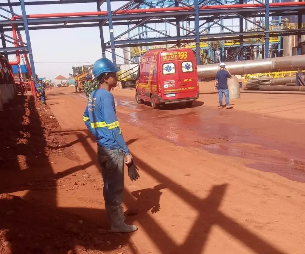 Trabalhador morre ao cair de altura de 20 metros em construção de fábricaBombeiros estiveram no local, mas a vítima não resistiu aos ferimentos e morreu