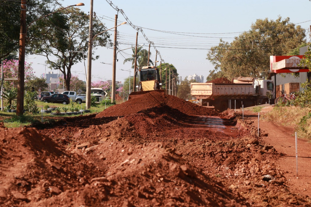 Alan Guedes autoriza obras de asfalto em ruas do Altos do Indaiá