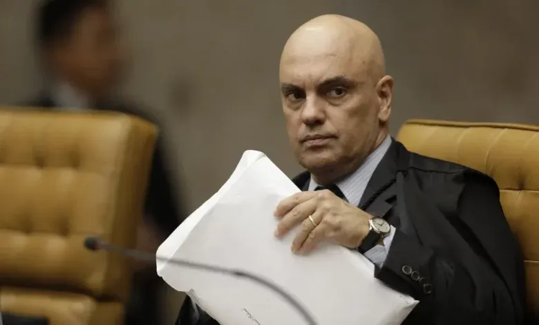 Alexandre de Moraes retira sigilo de operação da PF sobre “Abin Paralela” e nomes supostamente monitorados são revelados