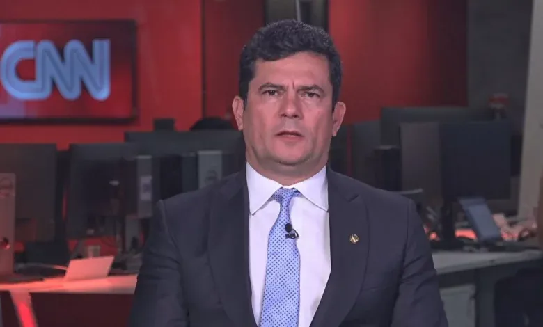 Moro aponta que Lula não foi indiciado por peculato e que “há uma notável diferença de tratamento entre situações similares”