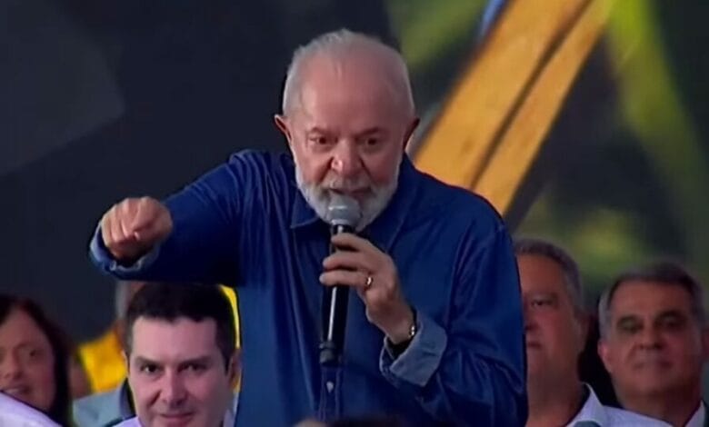 “Quem nos critica não vale uma titica de cachorro”, diz Lula na Bahia