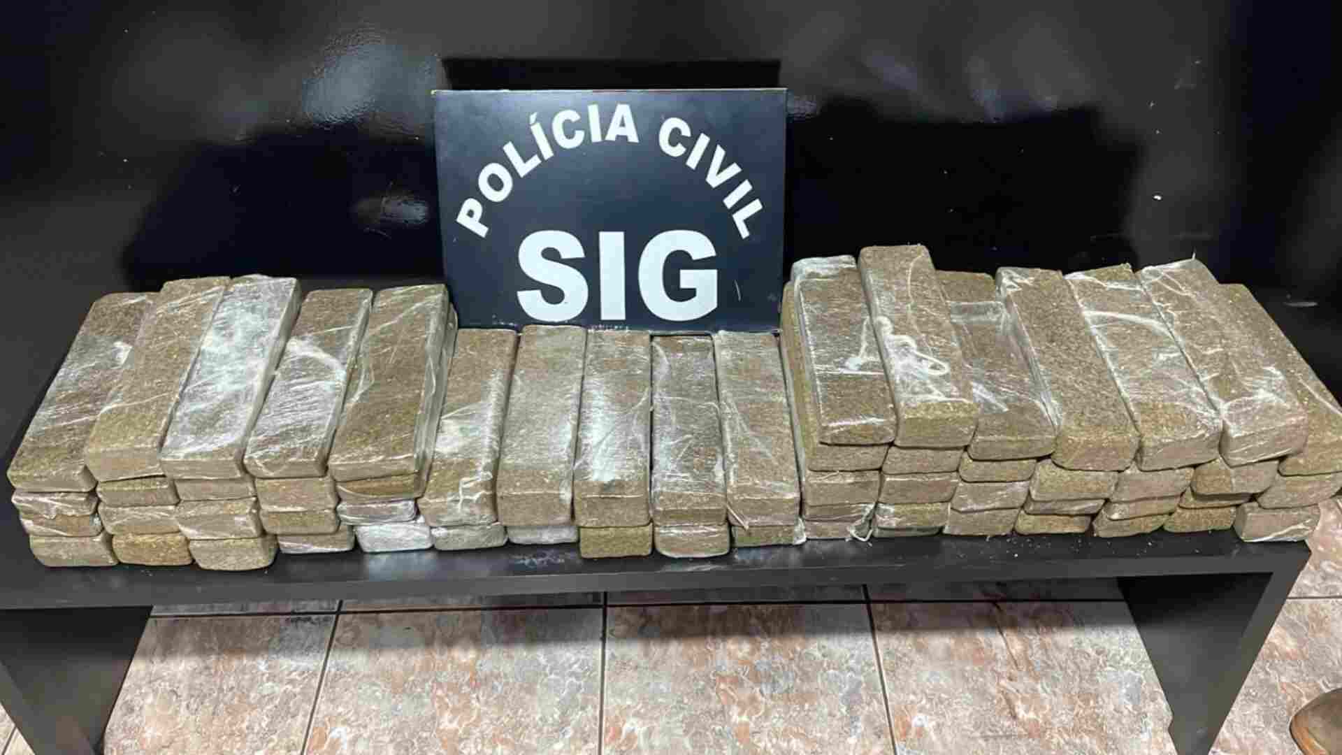 Dupla é flagrada com 44,6 quilos de maconha em porta-mala e acaba presa em Nova Andradina