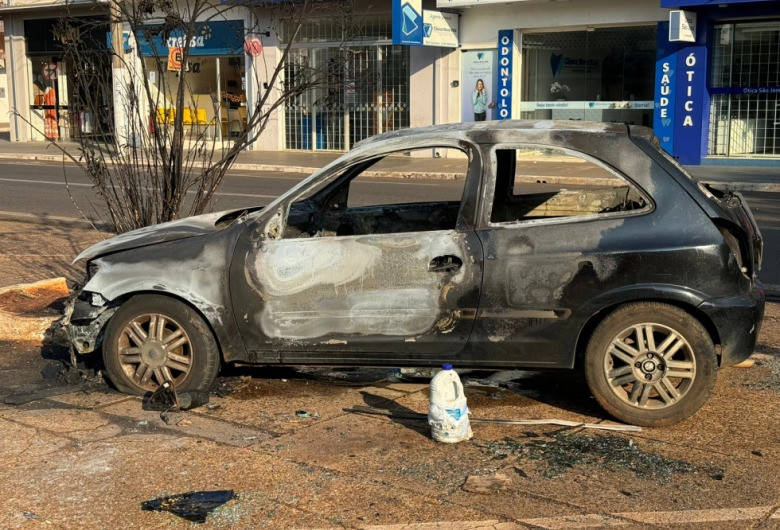 Mulher ateia fogo em carro do ex após discussão em cidade de MS