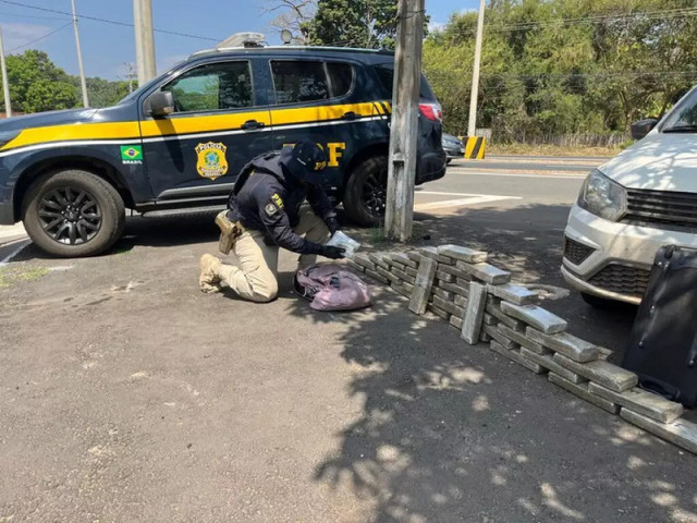 Polícia prende avó e neto com drogas, armas e munições