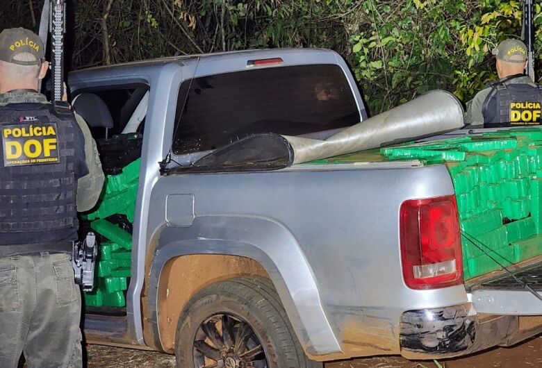 Caminhonete carregada com 1,5 tonelada de maconha é apreendida na fronteira