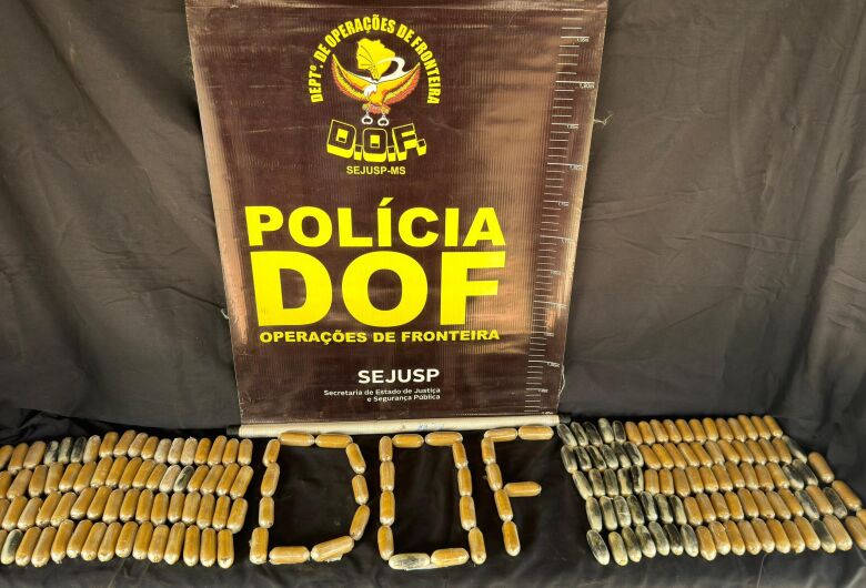 Bolivianos são detidos com drogas presas ao corpo e capsulas de cocaína no estômago