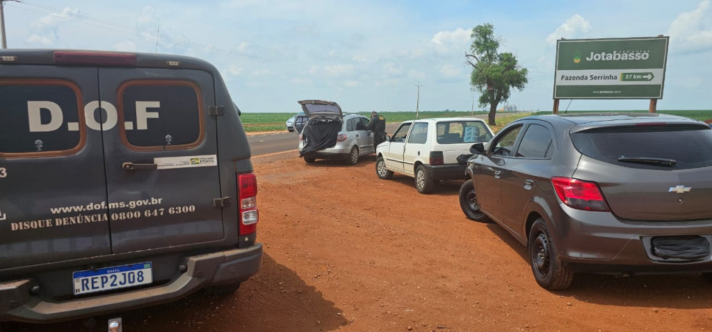 DOF apreende 3 veículos carregados com cigarros contrabandeados do Paraguai