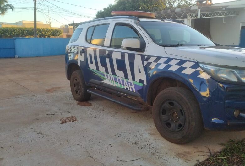 Mãe nega dinheiro e é agredida pelo filho com cabo de vassoura