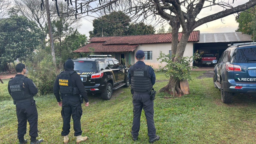 Receita e PF combatem grupo que atua no contrabando e tráfico de armas