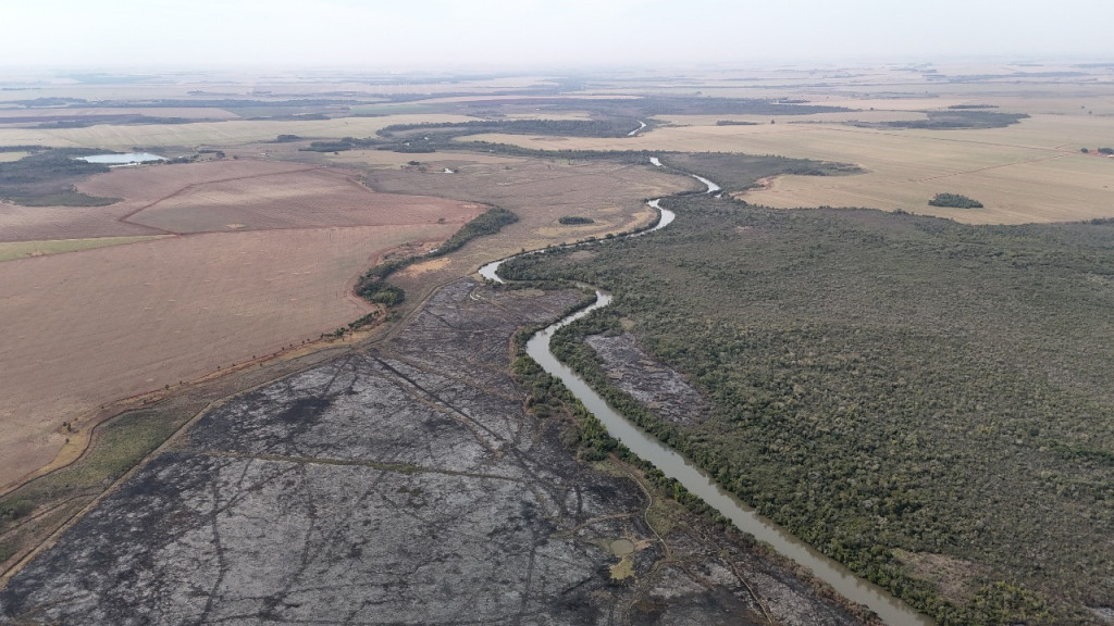 Trio é preso por furto de ferragens e incêndio ambiental em fazenda de Dourados