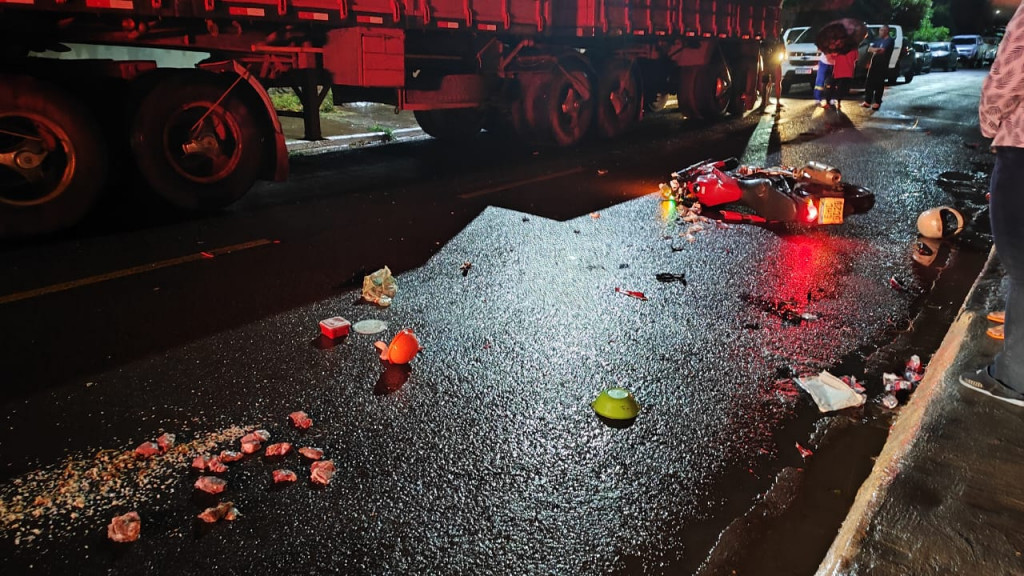 Rapaz morre ao bater em traseira de carreta estacionada em MS