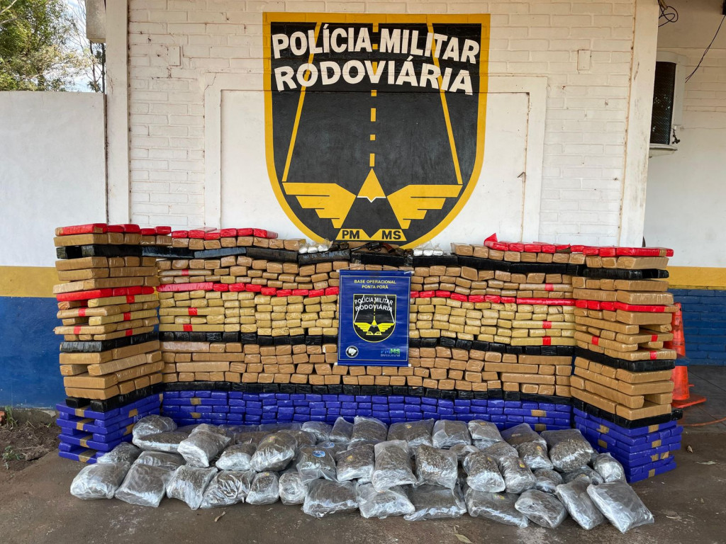 Polícia Militar Rodoviária prende rapaz com revólver e carga de drogas na MS-164