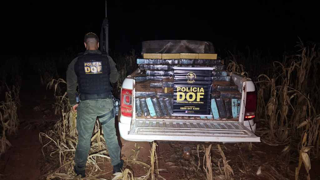 Caminhonete furtada no Paraná é recuperada com quase mil quilos de maconha