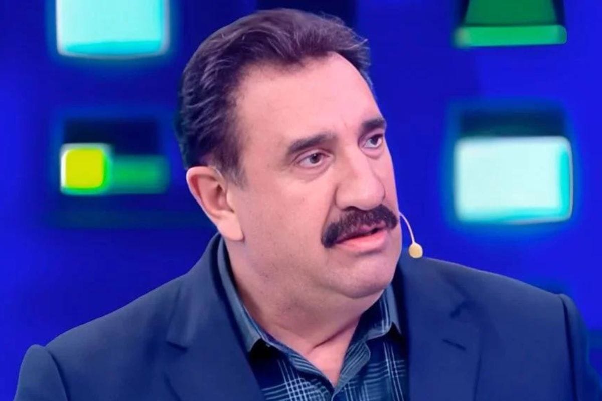 Justiça determina que Ratinho comprove acusações contra Chico Buarque