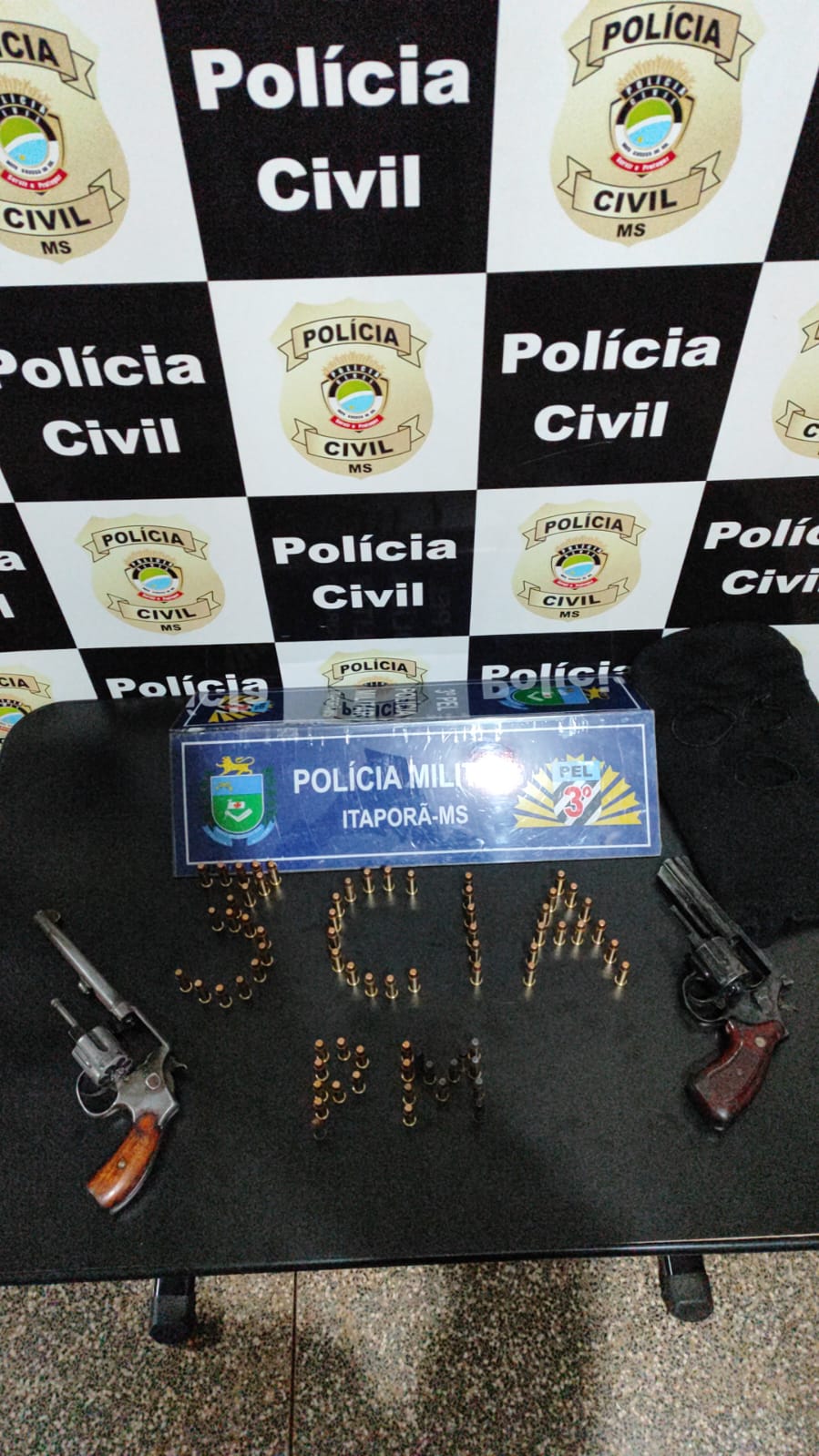 POLÍCIA CIVIL E MILITAR PRENDEM SUSPEITO E APREENDEM ARMAS E MUNIÇÕES EM ITAPORÃ