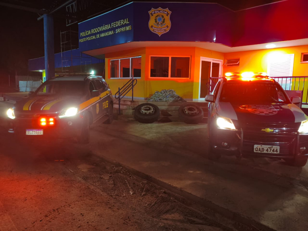 Carreteiro acompanhado da família é preso com tabletes de cocaína em MS