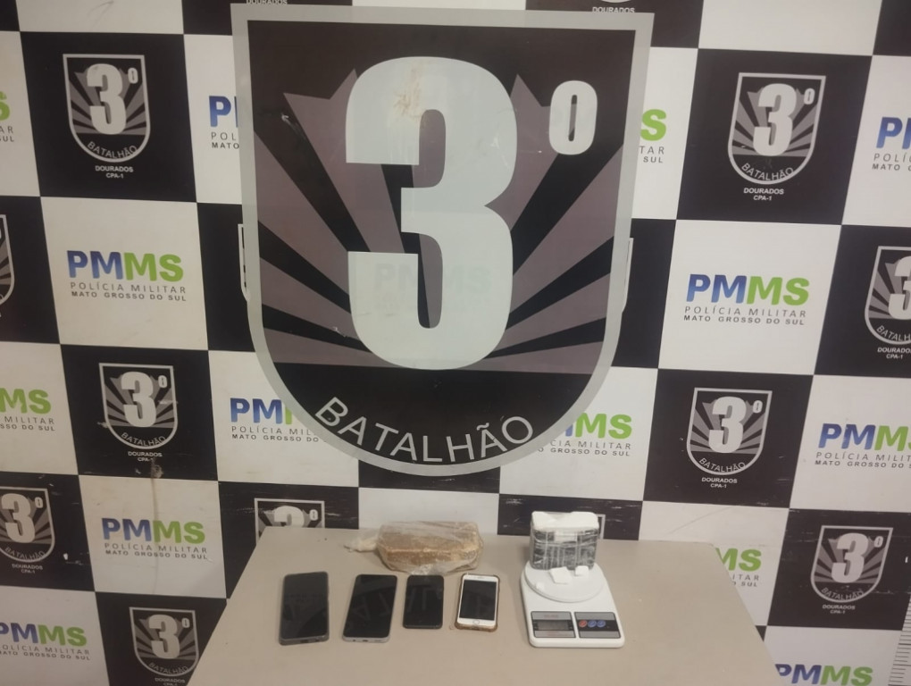 Denúncia de violência doméstica leva PM a apreender drogas e material para tráfico