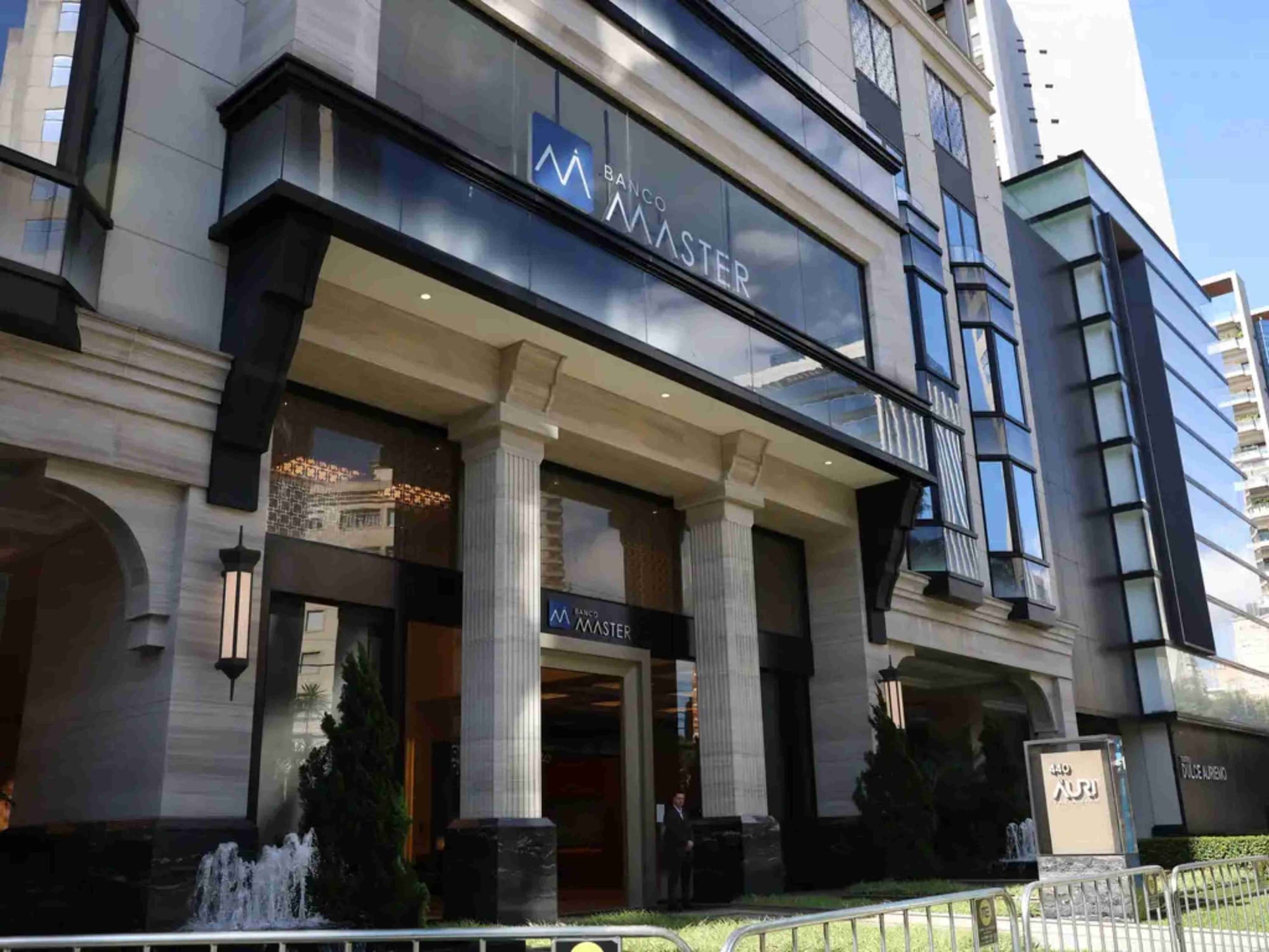 Celular de sócio de Vorcaro preocupa aliados em campos políticos opostos