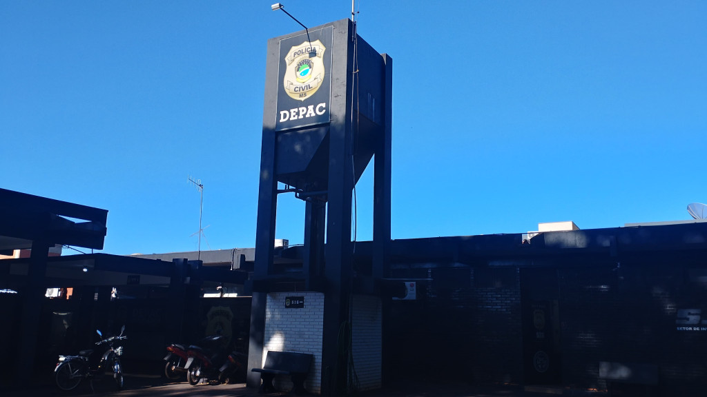 Discussão termina com porta de vidro quebrada e 3 conduzidos à Depac